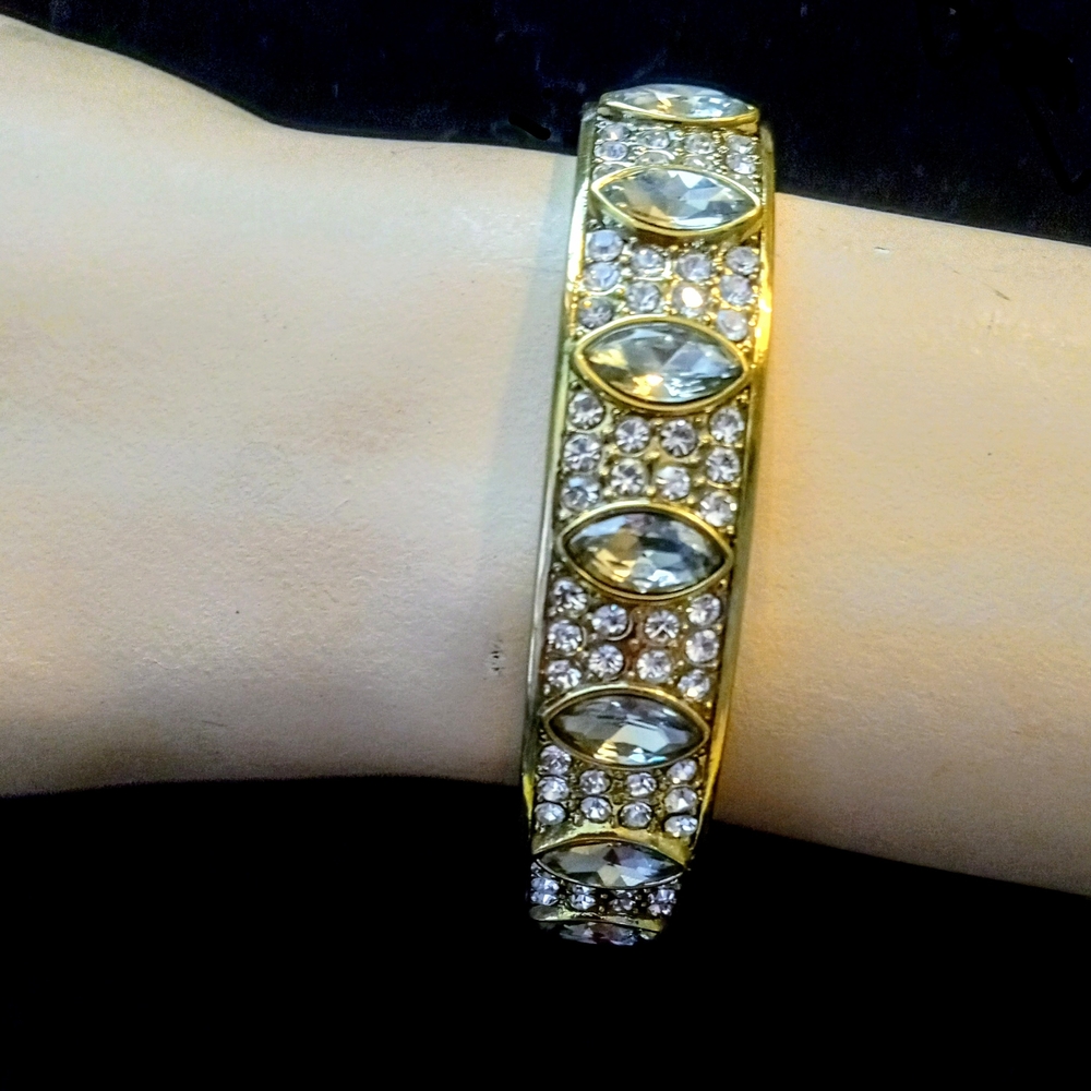 HEIDI DAUS GOLD TONE RHINESTONE CLAMPER BANGLE BRACELET